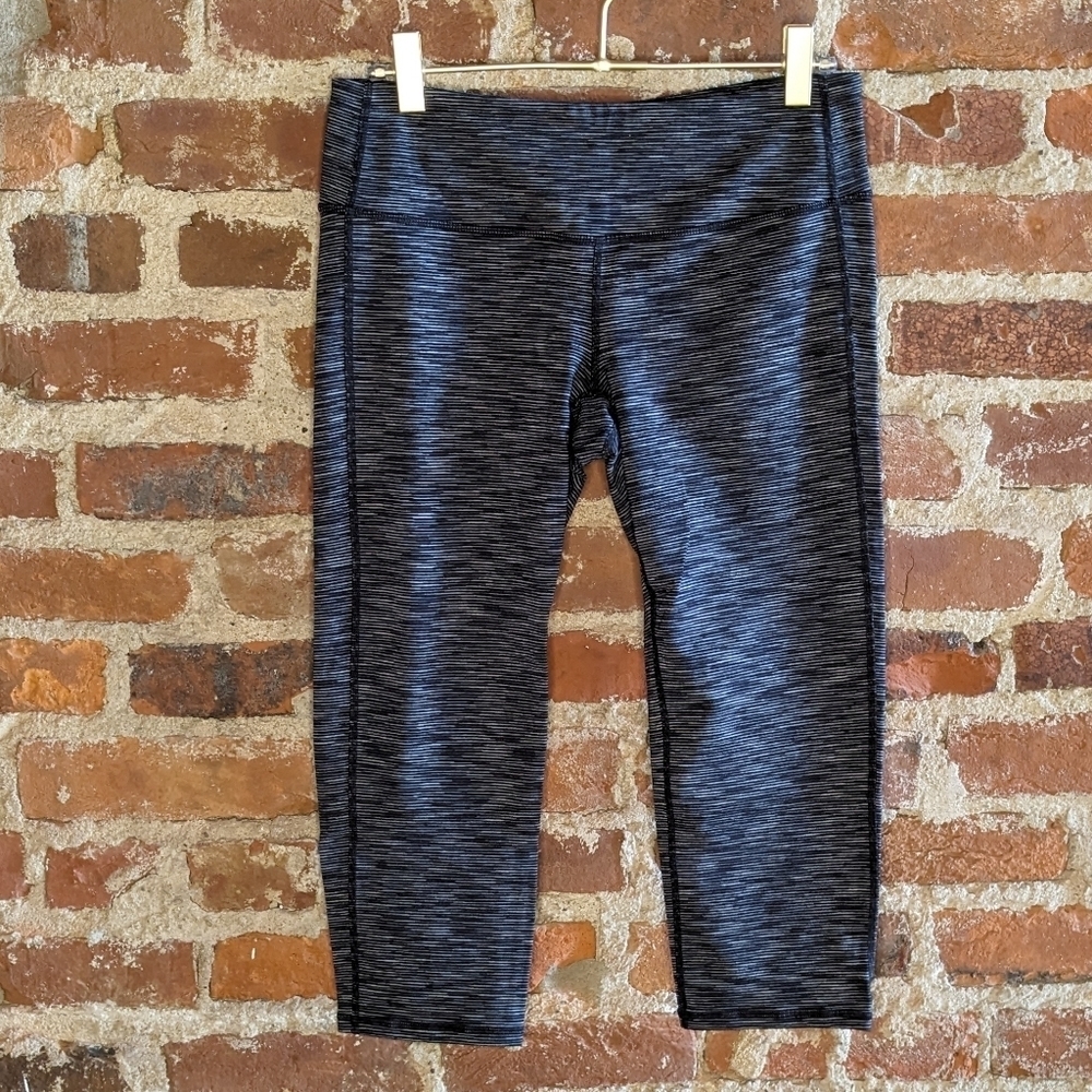 Athleta Medium Black & Gray Striped Capri Workout Yoga‎ Leggings